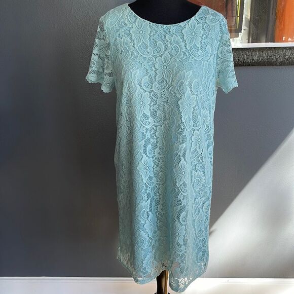 Juicy Couture sky blue floral lace lined short sleeve shift style midi. Large. - Picture 1 of 5
